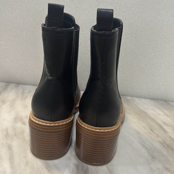 Beautiful Marc Fisher Booties size 8 - Picture 4 of 7